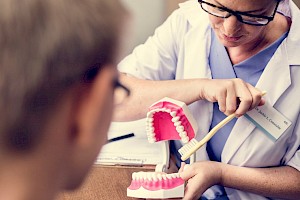 ¿Por qué estudiar Odontología? ¿Por qué estudiar Odontología?